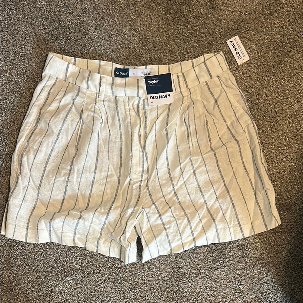 Women’s  White and Blue Striped Casual Dress Shorts Size M